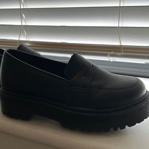 NWOT LULUS Maysie Black Flatform Loafers